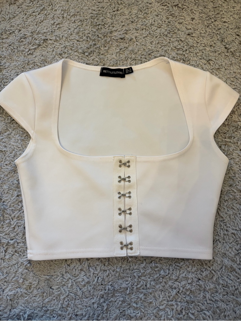 Pretty Little Thing white short sleeve cropped top